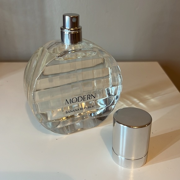Banana Republic Modern Perfume - Picture 4 of 4